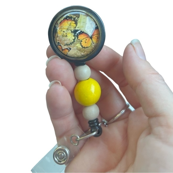 Accessories - New - Butterfly badge reel